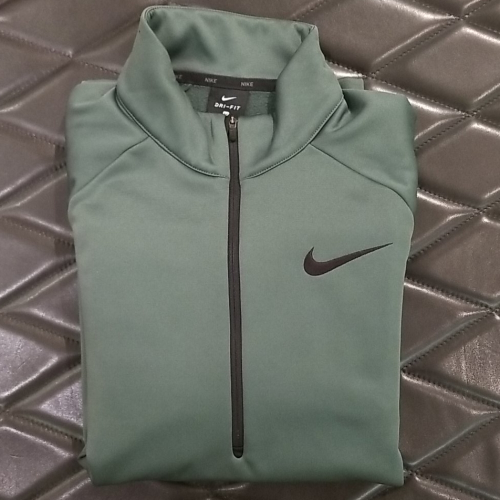 NWOT Nike pullover